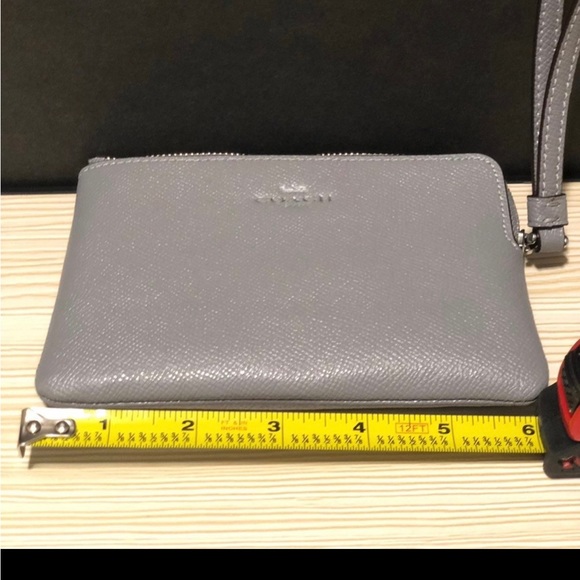 Coach wristlet - Picture 2 of 4